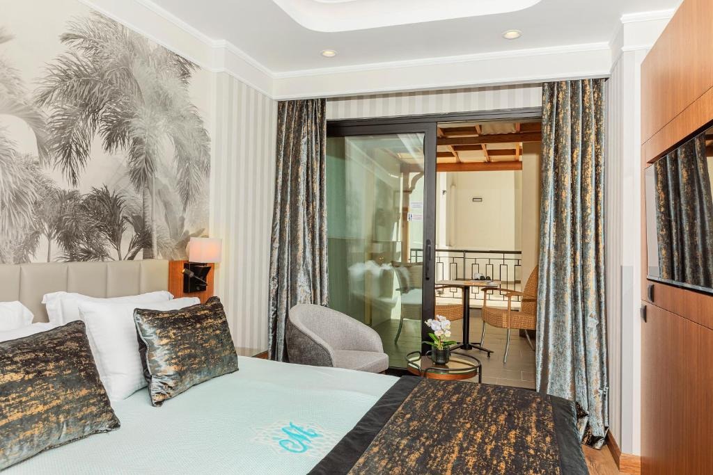 هتل موکارناس پرا